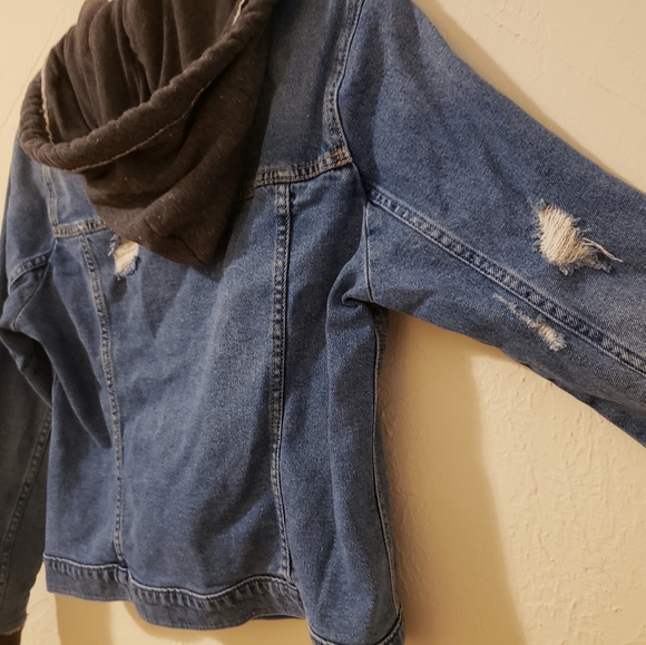 Hollister women's hooded distressed jean jacket. Size L. - Picture 5 of 8